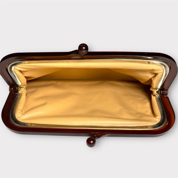 Vintage White Italian Leather Clutch With Tortoiseshell Lucite Kiss-Lock Frame - Picture 6 of 11